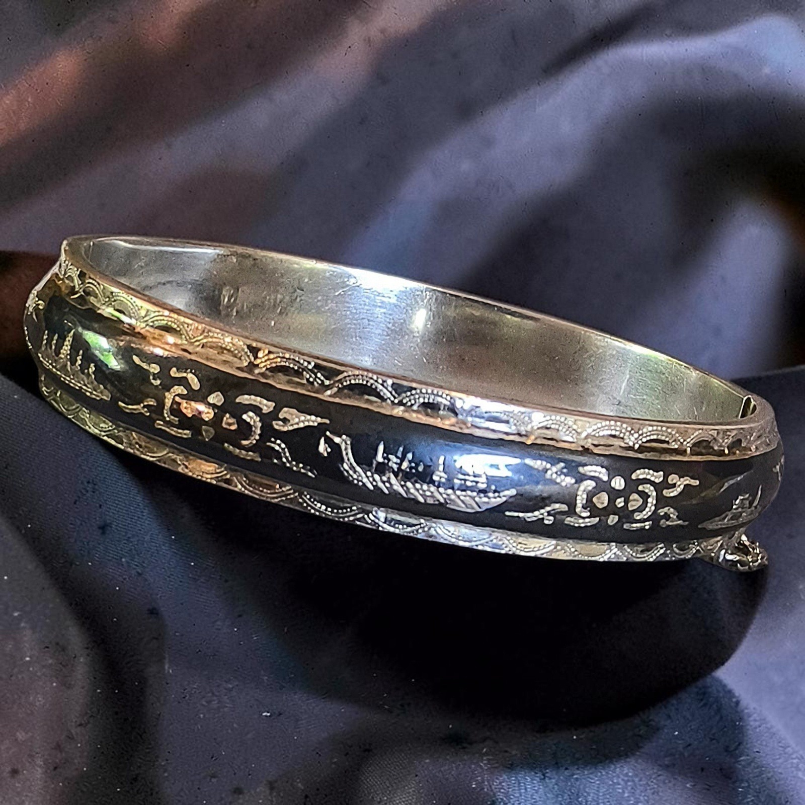 Lings Sterling Thailand Vintage Siam Niello Hinged Bangle Bracelet